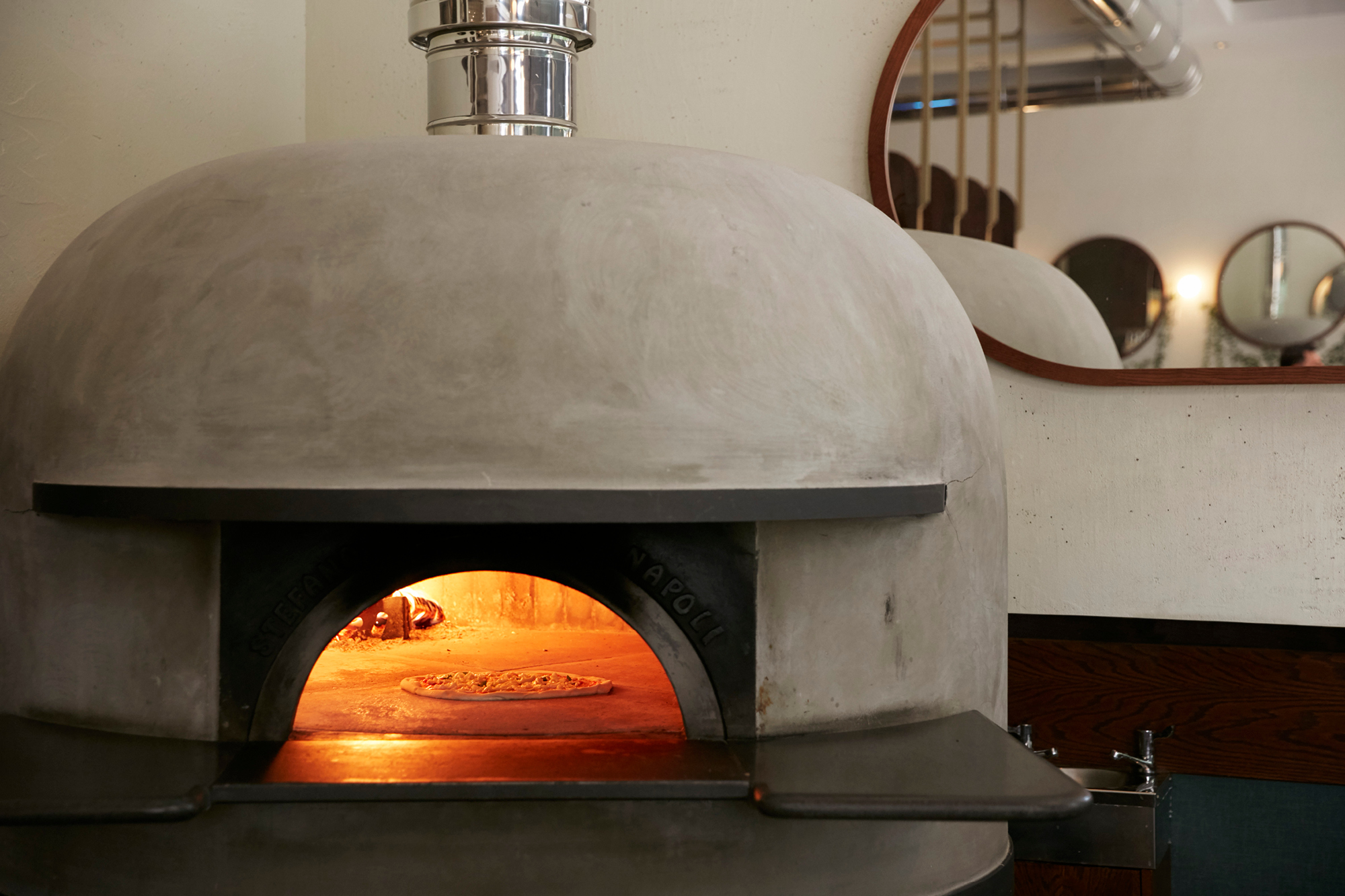 'O ver St James's pizza oven