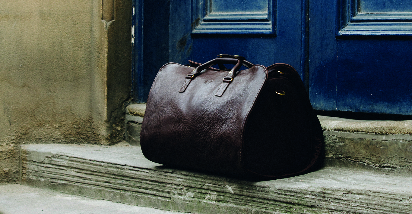 Follow in 007’s footsteps and carry your suit (and other essentials) in a leather Bennett Winch Suit Carrier Holdall
