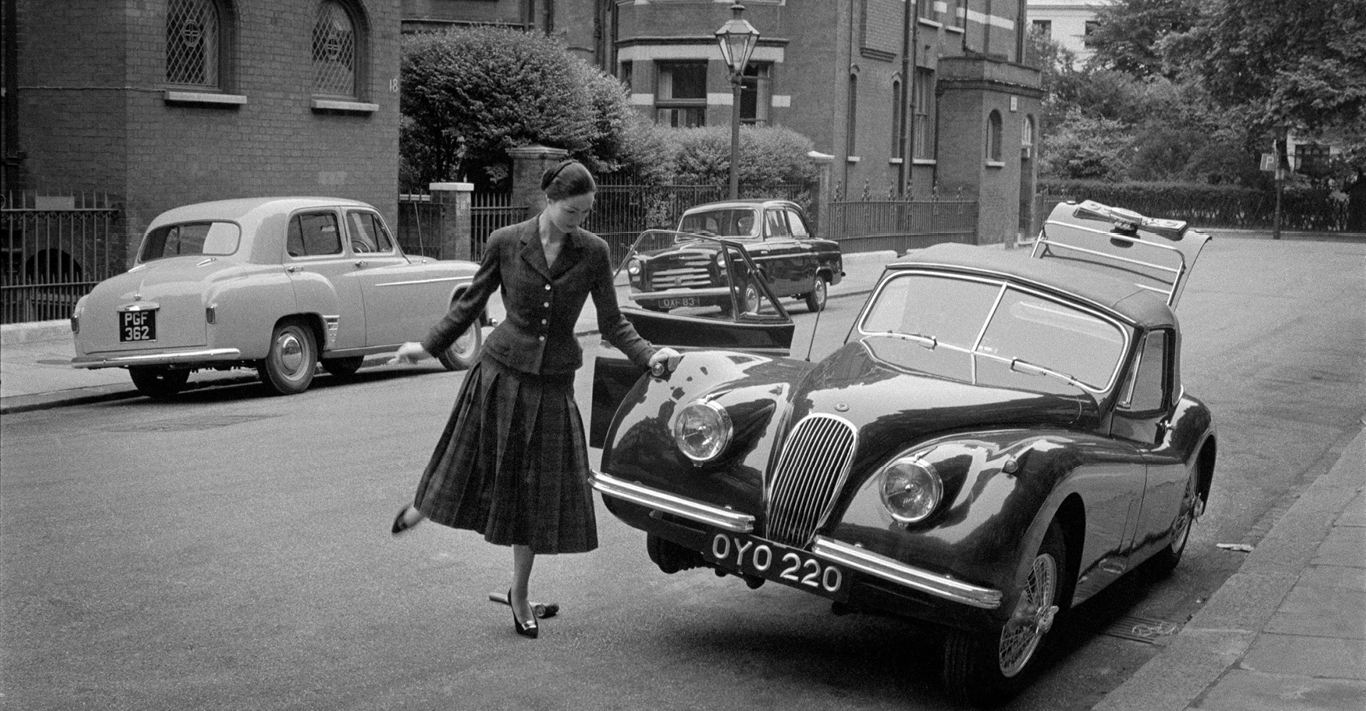 women with car frank horvat photo london 2022