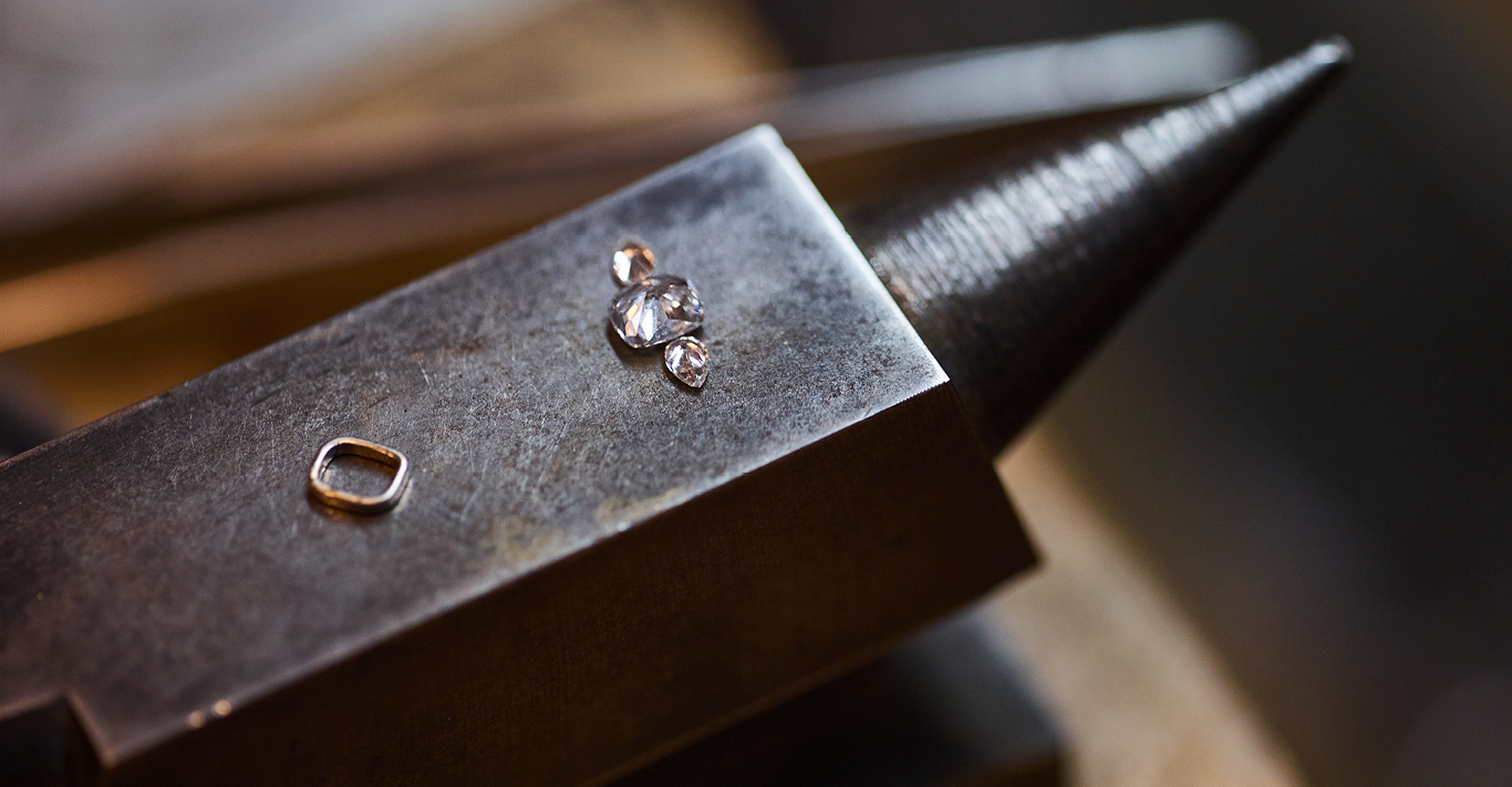 David M Robinson’s workshops across the UK allow the creation of bespoke jewellery in collaboration with the company’s clients