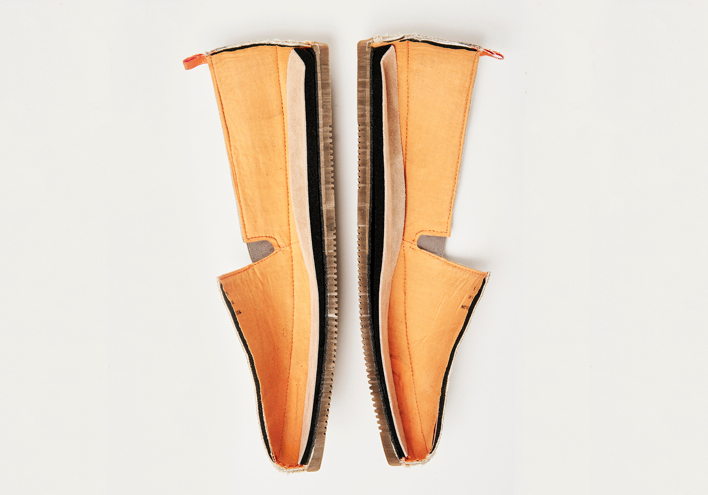Mulo espadrille in profile, a design that is built on a traditional Oxford last