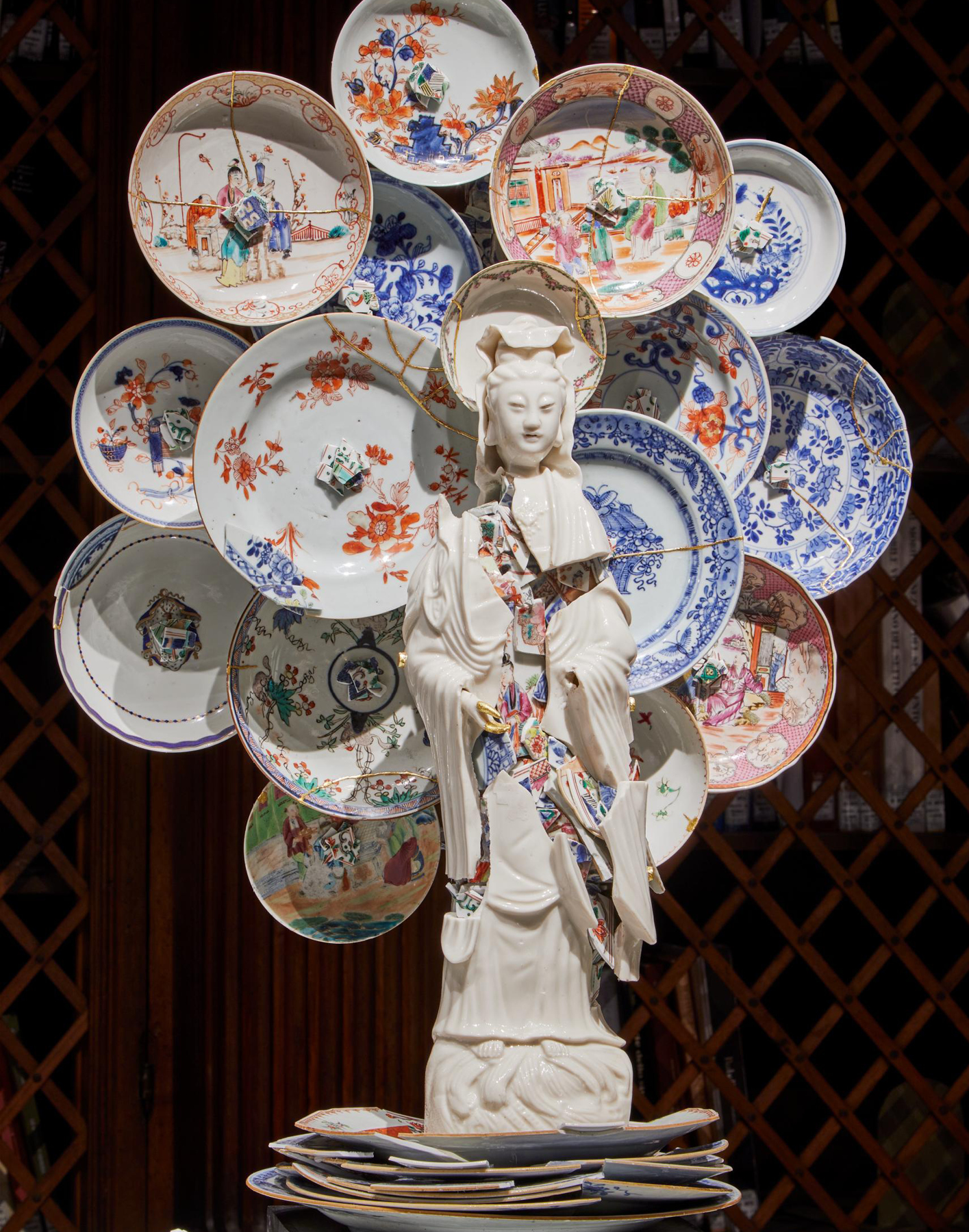 Guan Yin in a Sky of Saucers by Bouke de Vries for the Porcelain Virtuosity exhibition