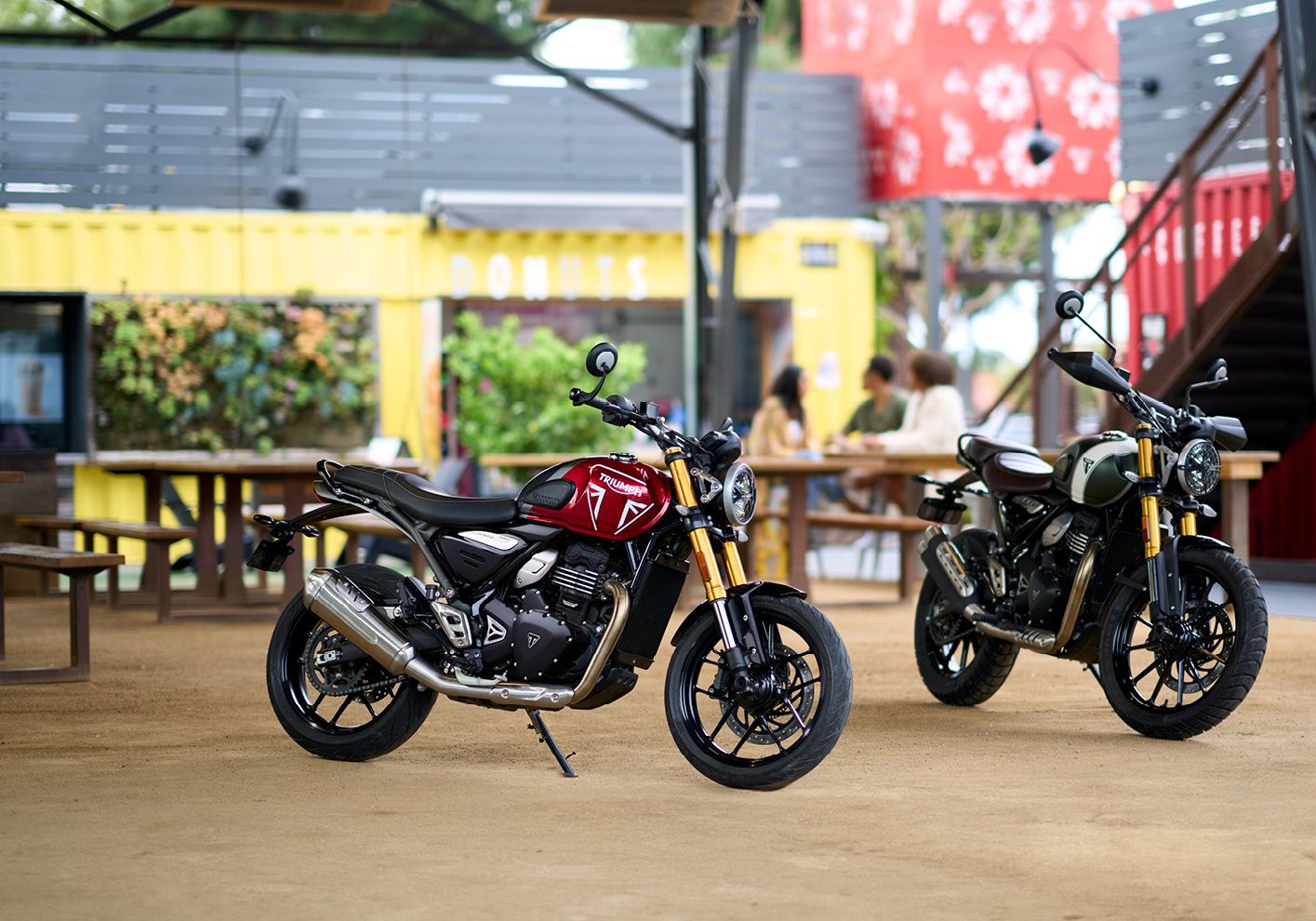 Triumph Speed 400 (left) and Triumph Scrambler 400 X