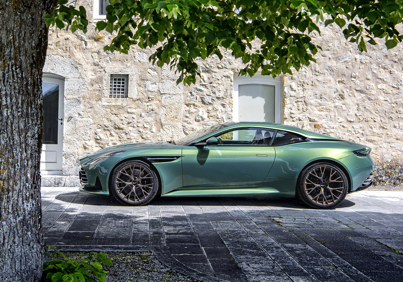 Aston Martin DB12 in Iridescent Emerald